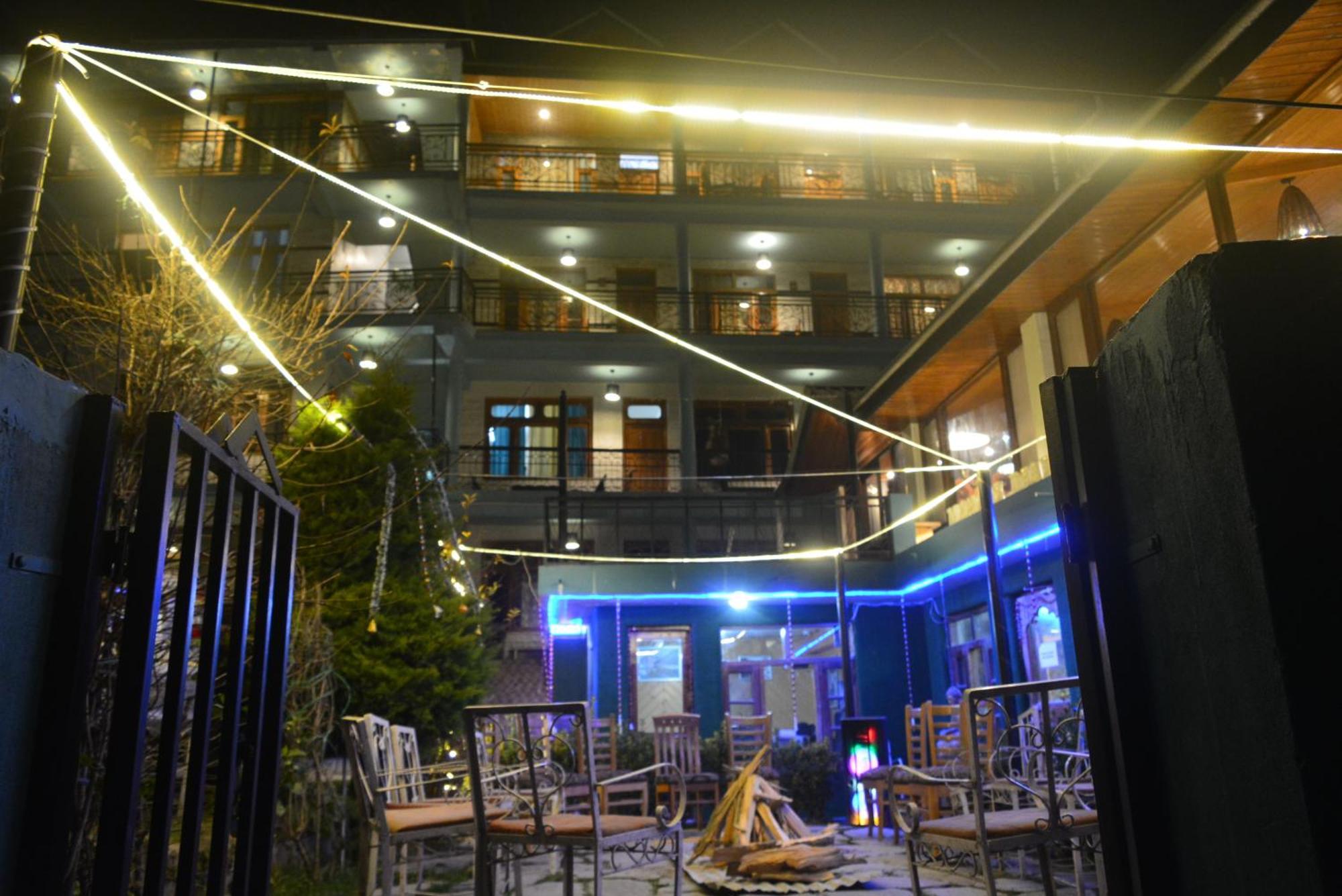 The Neelgiris Hotel Manāli Kültér fotó