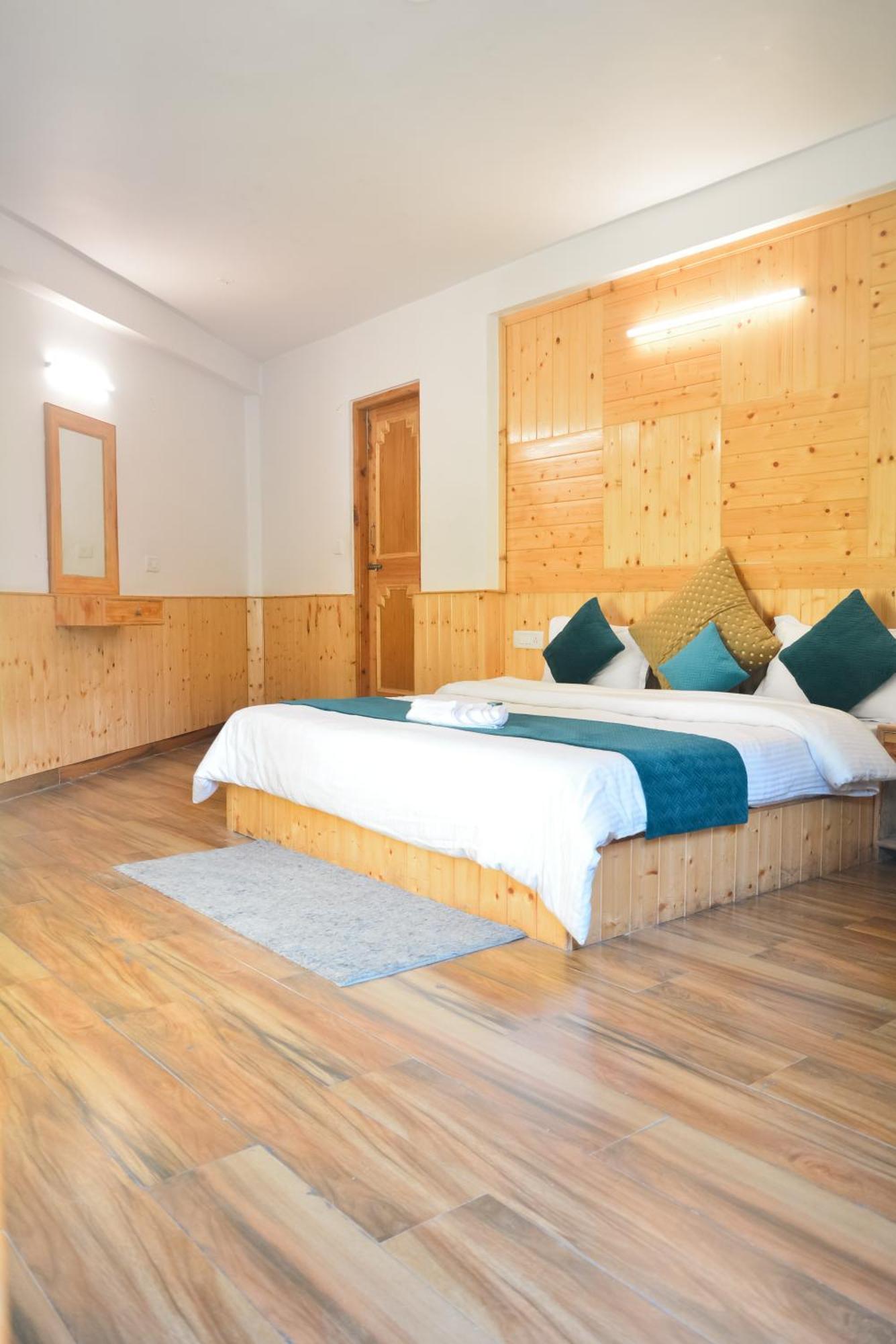 The Neelgiris Hotel Manāli Kültér fotó
