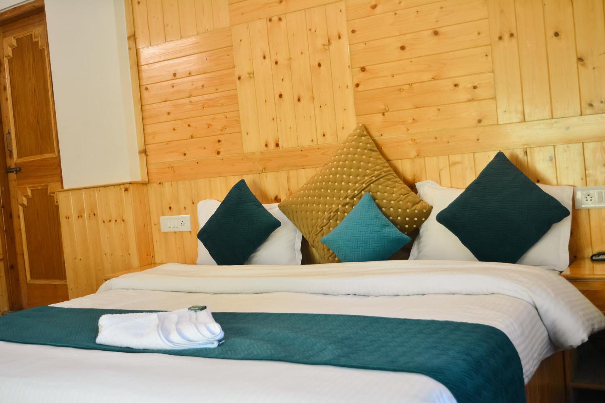 The Neelgiris Hotel Manāli Kültér fotó
