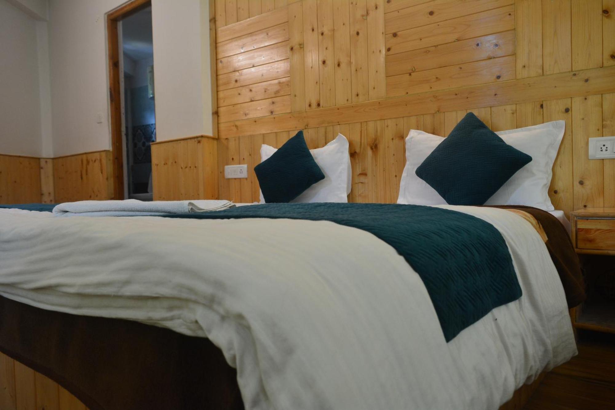 The Neelgiris Hotel Manāli Kültér fotó