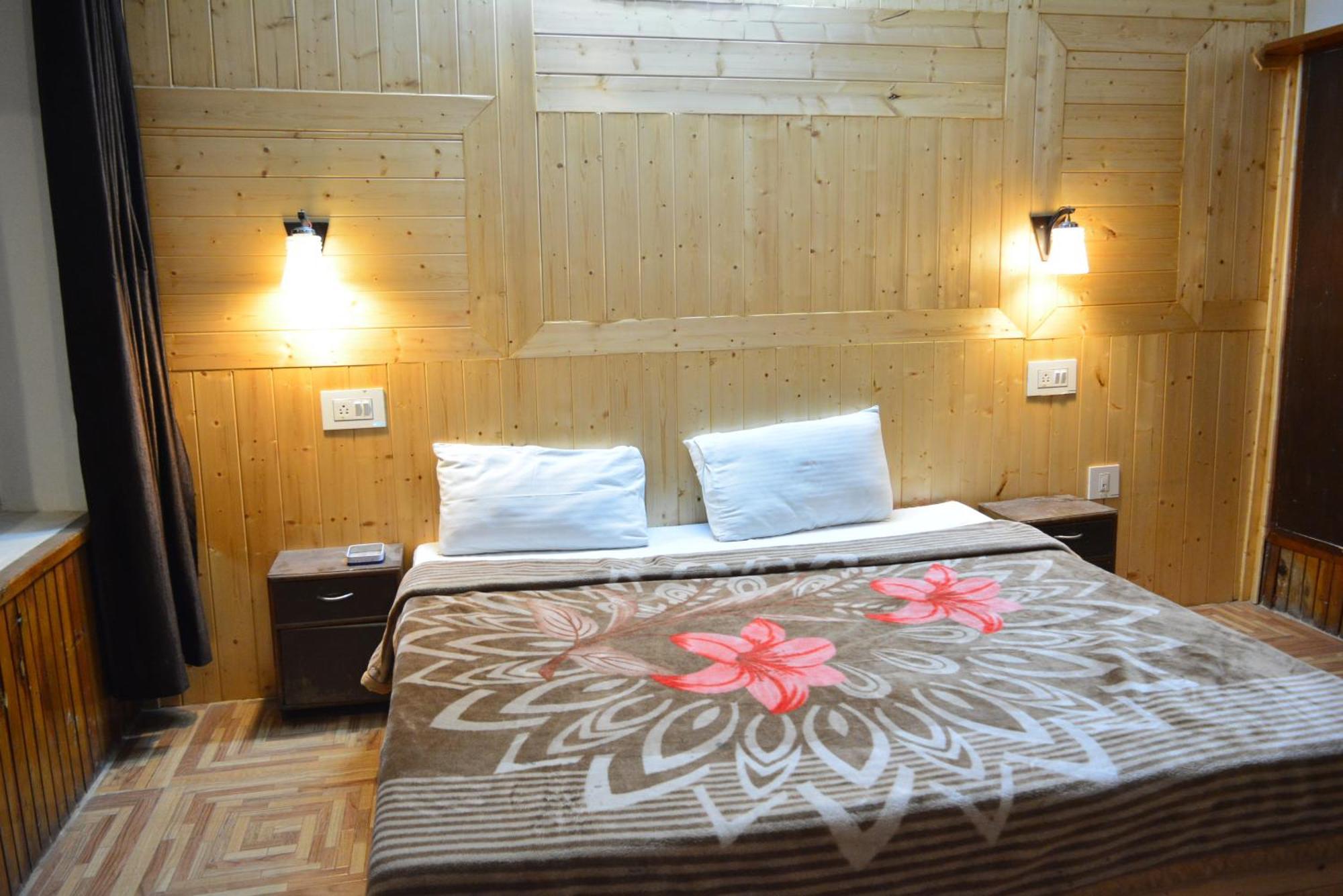 The Neelgiris Hotel Manāli Kültér fotó