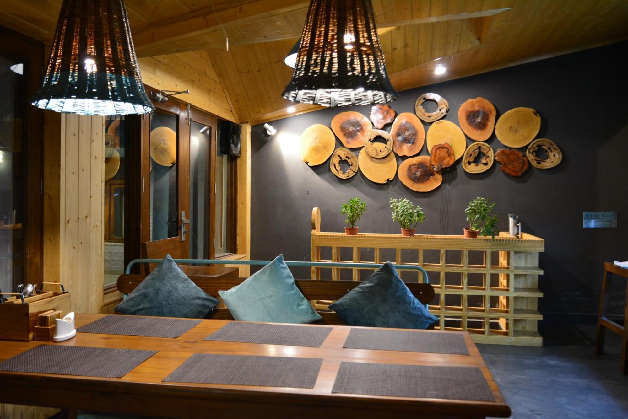 The Neelgiris Hotel Manāli Kültér fotó
